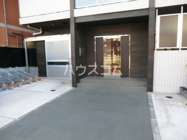 23/28 エントランス