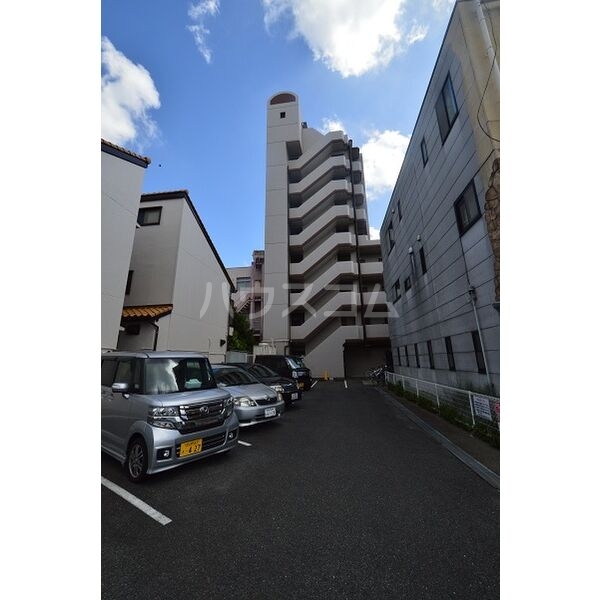 21/27 エントランス