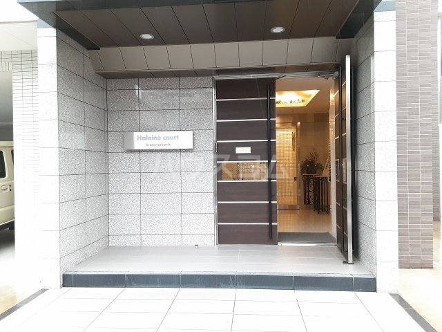 27/30 エントランス