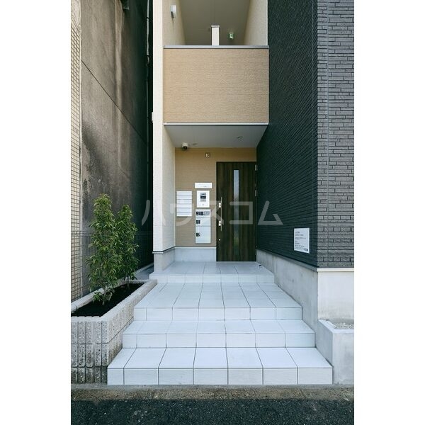 14/17 エントランス