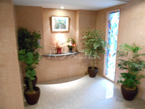 2/4 エントランス