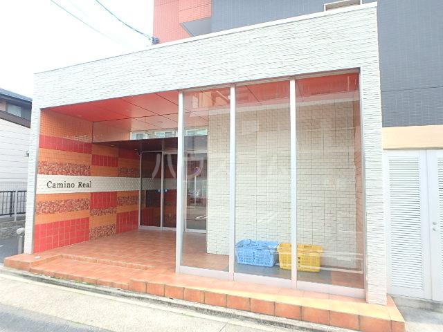 21/30 エントランス