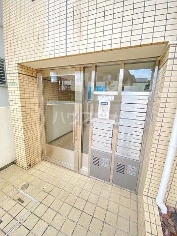 24/30 エントランス