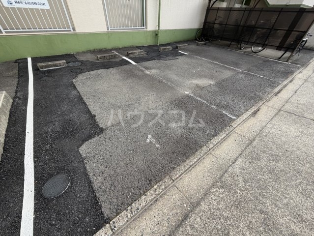 21/28 駐車場