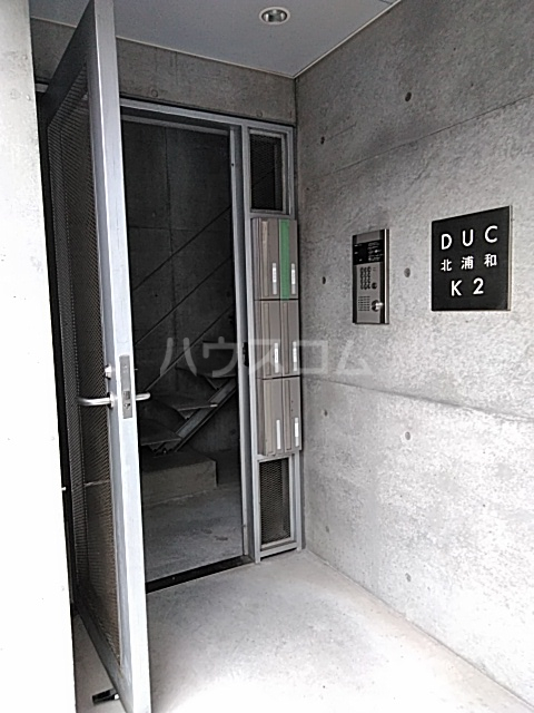 27/30 エントランス