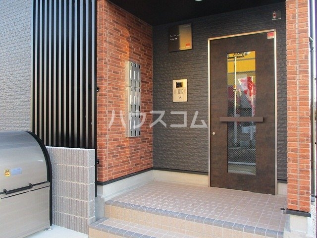 25/30 エントランス