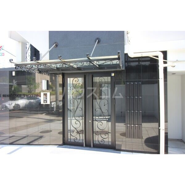 22/29 エントランス