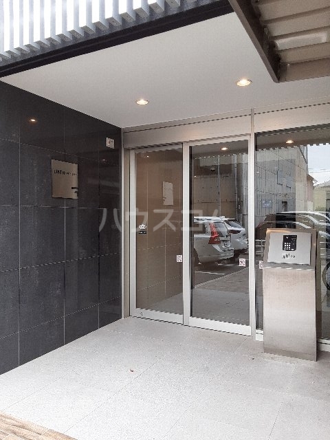 25/30 エントランス