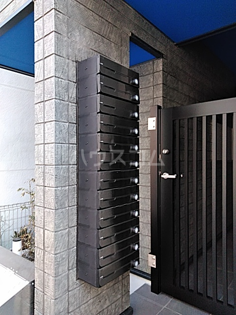 23/30 エントランス