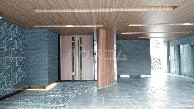 25/30 エントランス