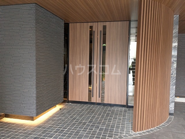 26/30 エントランス