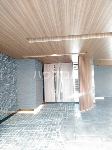 27/30 エントランス