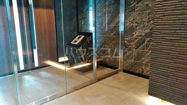 28/30 エントランス