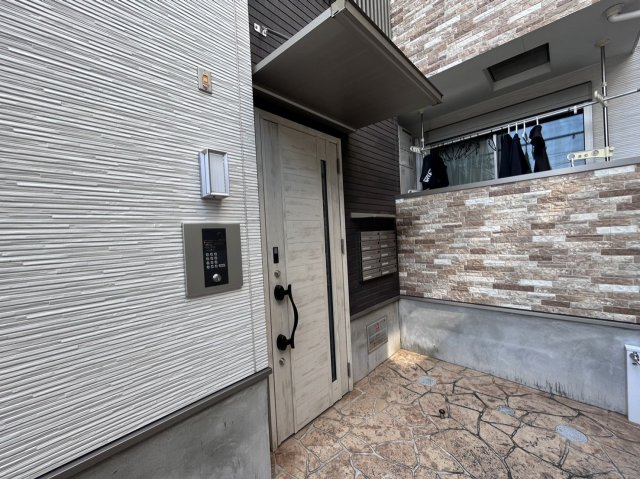 27/30 エントランス