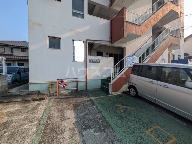 18/28 エントランス