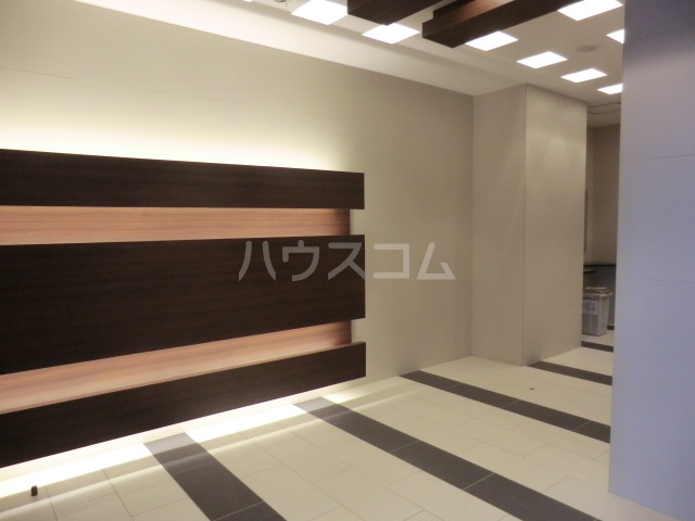 16/23 エントランス