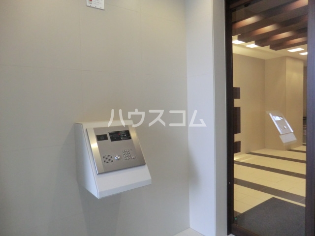 16/23 エントランス