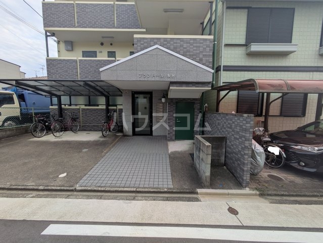2/2 エントランス