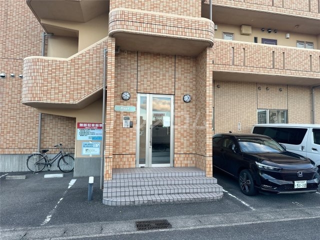 13/17 エントランス