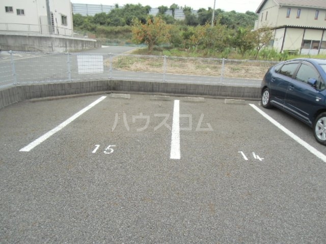 26/30 駐車場
