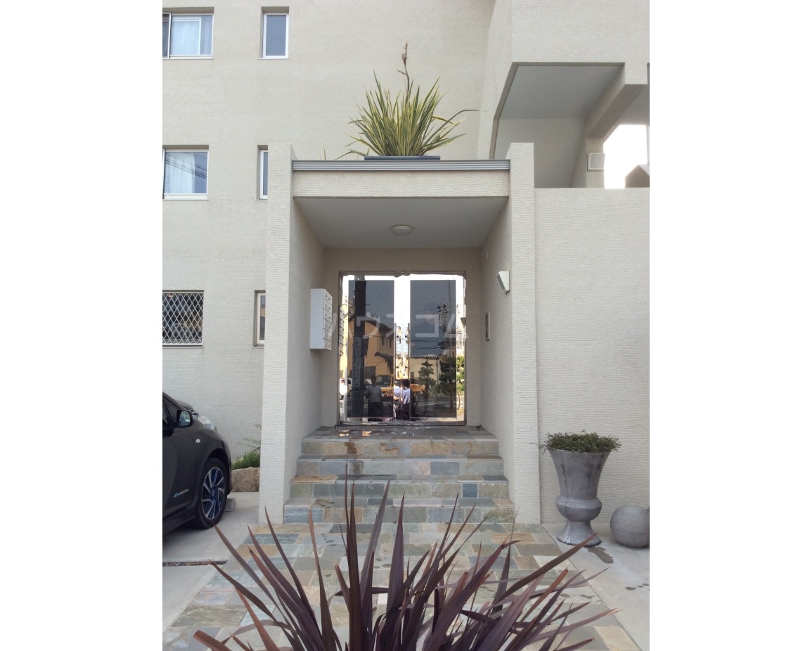 15/19 エントランス