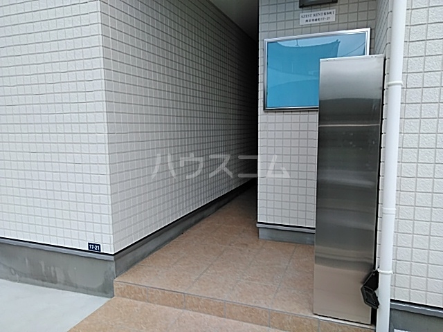 23/29 エントランス