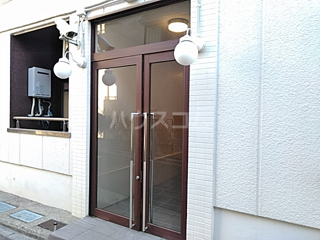 28/30 エントランス