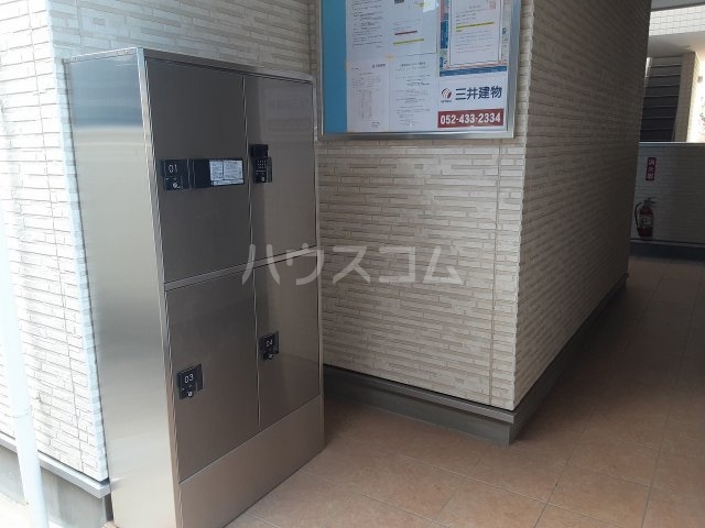 23/29 エントランス