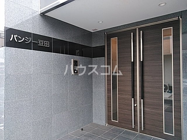 27/30 エントランス