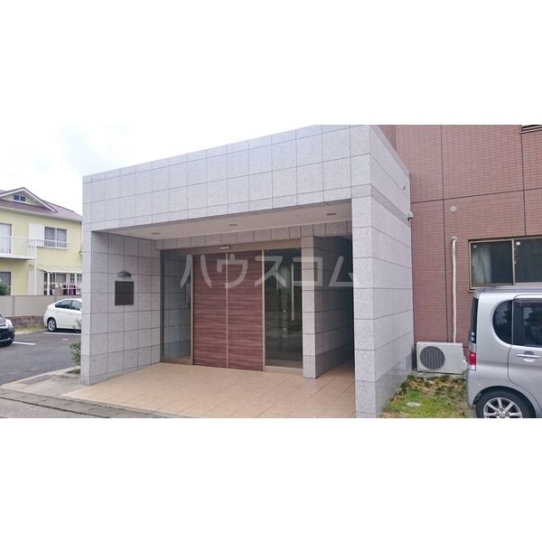 14/18 エントランス