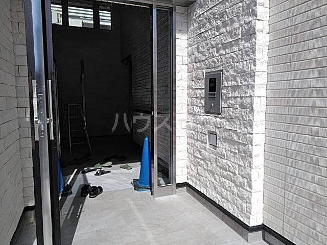 26/30 エントランス