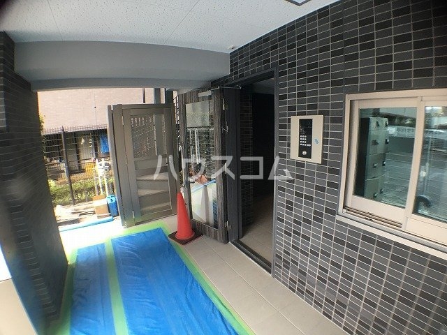 28/30 エントランス