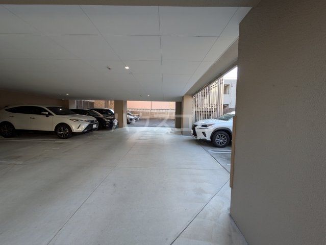26/30 駐車場