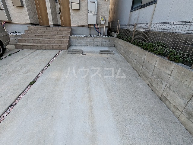 2/3 駐車場