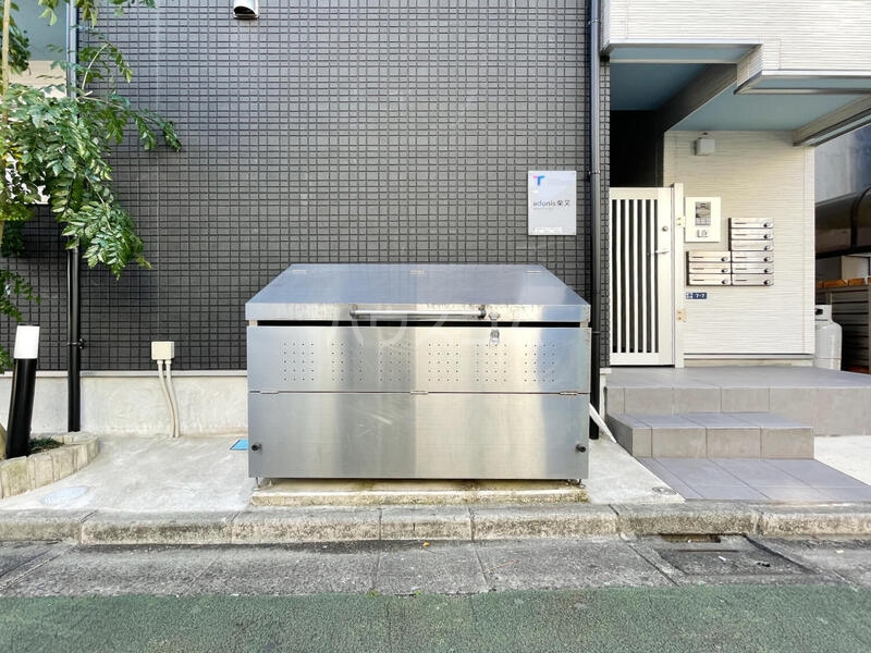 20/23 エントランス