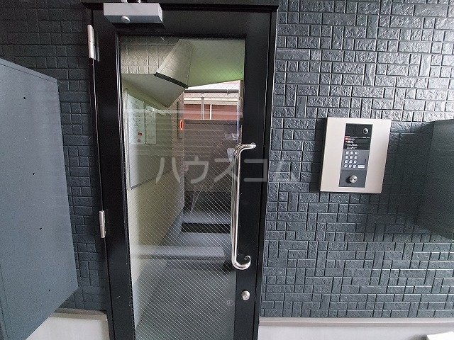 24/30 エントランス