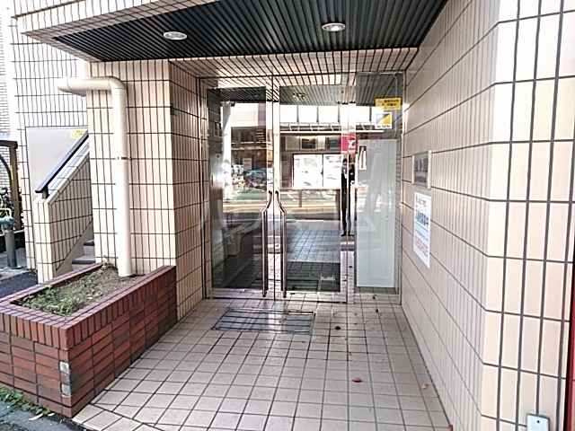 28/30 エントランス