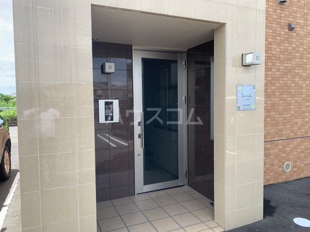 23/30 エントランス