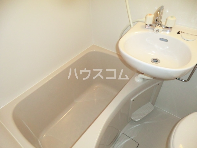 13/30 浴室