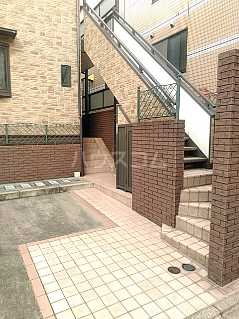 25/30 エントランス