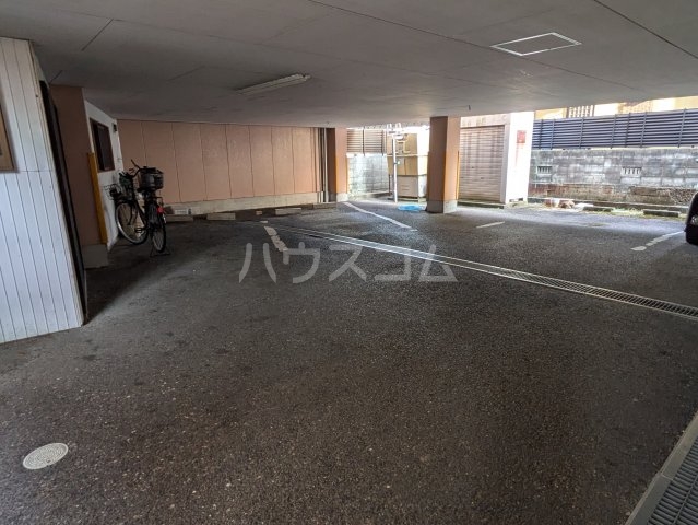 2/4 駐車場