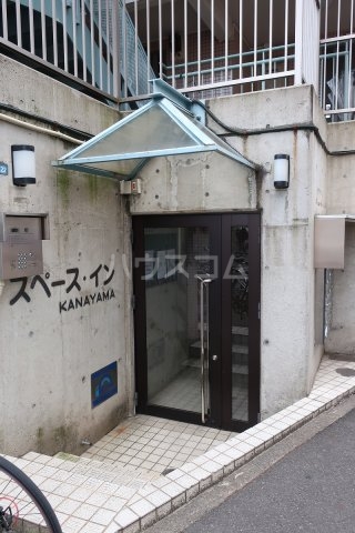 23/30 エントランス