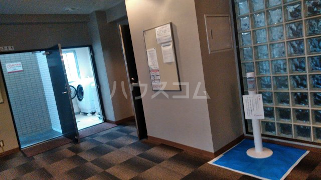 24/30 エントランス