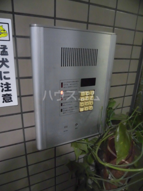 21/30 エントランス