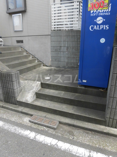 18/28 エントランス