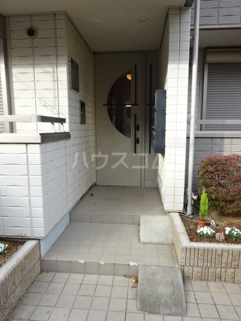 23/30 エントランス