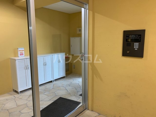 21/30 エントランス