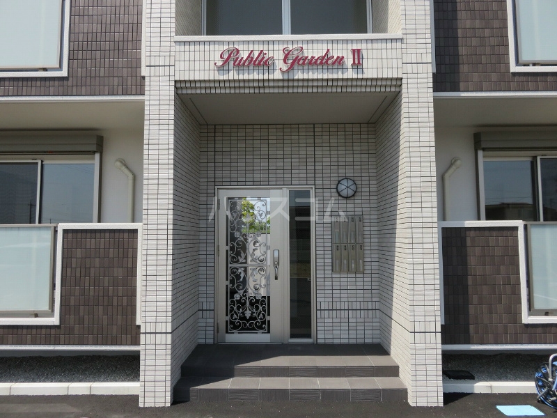 23/25 エントランス