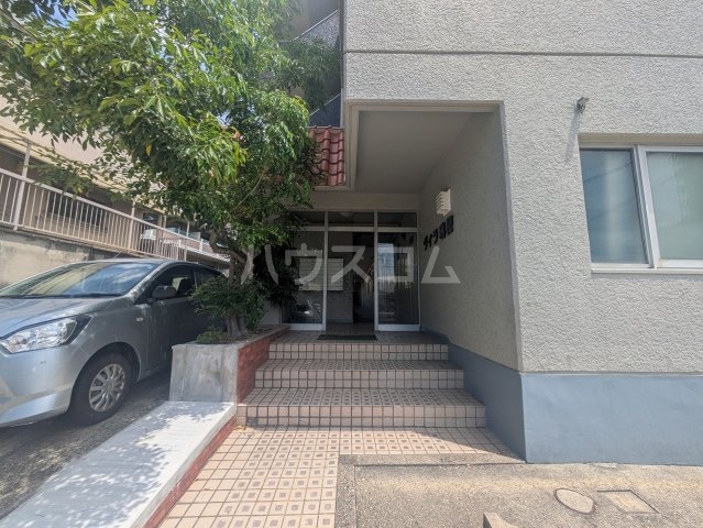 26/29 エントランス