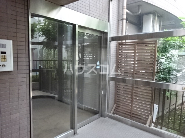 22/25 エントランス